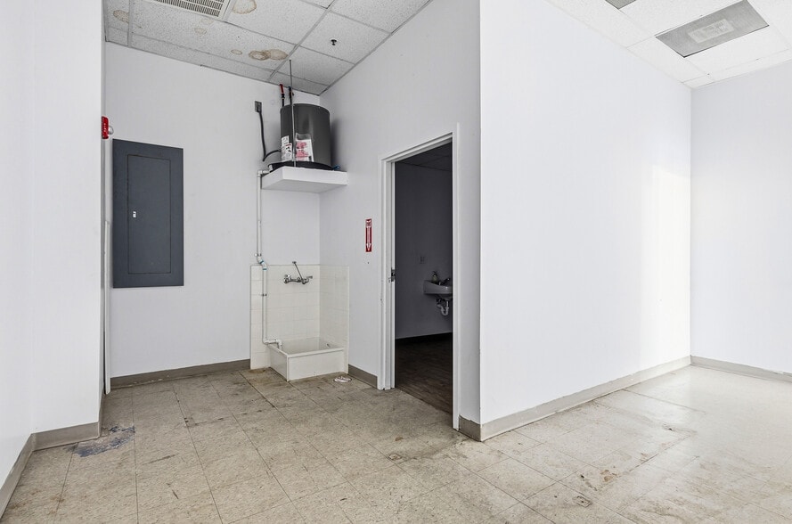 More Photos Of 5025 W Expressway 83, McAllen Restaurant For Lease