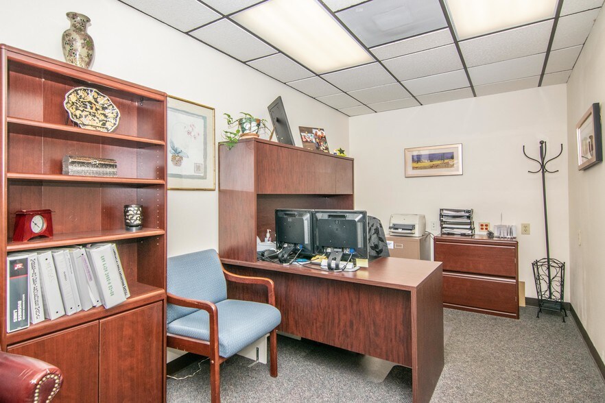 More Photos Of 13080 S Belcher Rd, Largo Office For Lease