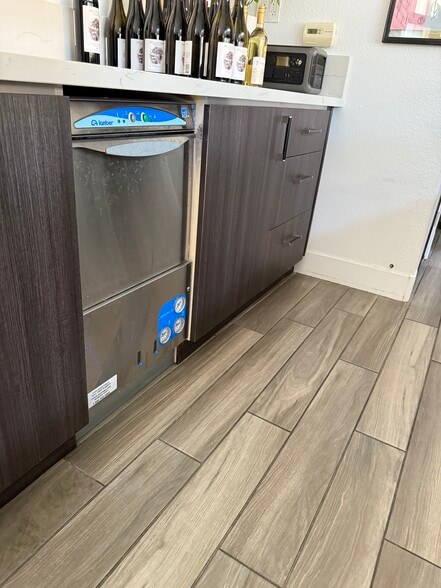 More Photos Of 9071 Windsor Rd, Windsor Apartments For Lease