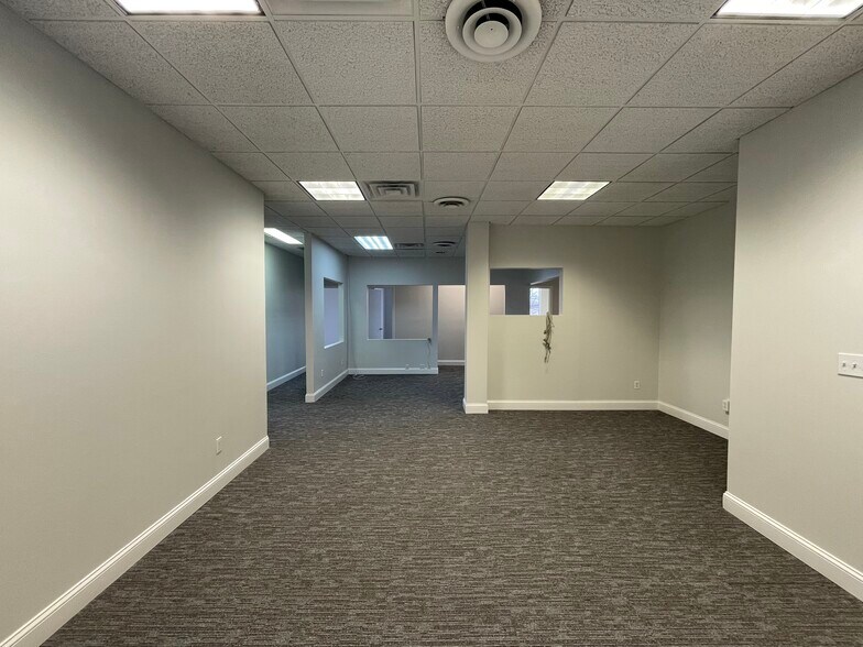 More Photos Of 80 Maple Ave, Smithtown Office For Lease