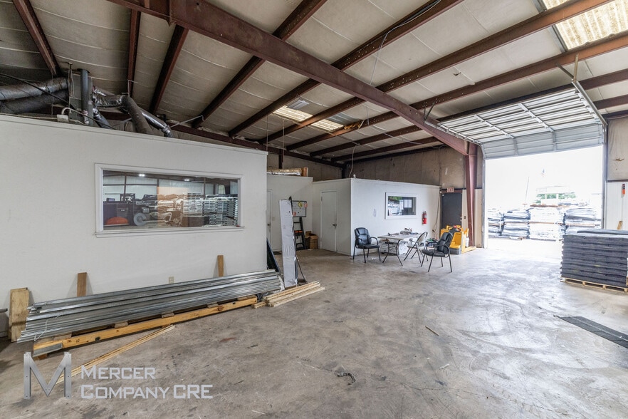 More Photos Of 2100 S I 35 Service Rd, Oklahoma City Warehouse For Lease