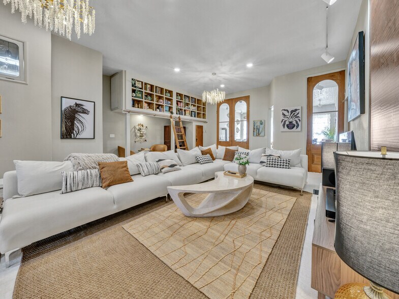 More Photos Of 106 W Main St, Pilot Point Storefront For Sale