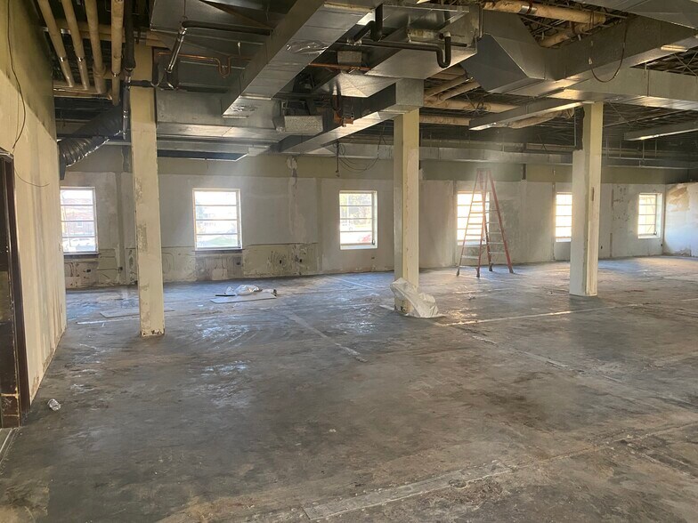 More Photos Of 440 W Market St, Greensboro Office For Lease