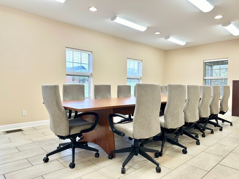 More Photos Of 104 Progress Dr, Frankfort Office For Sale