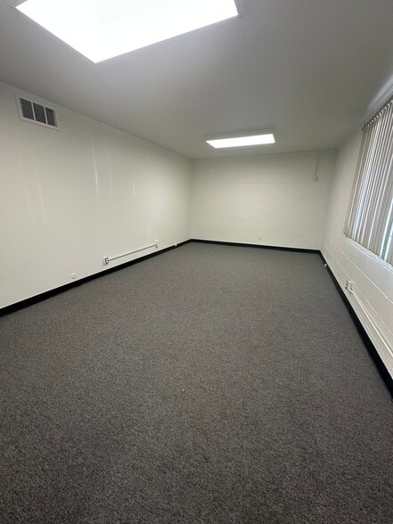 More Photos Of 1221-1225 E Ash Ave, Fullerton Warehouse For Sale