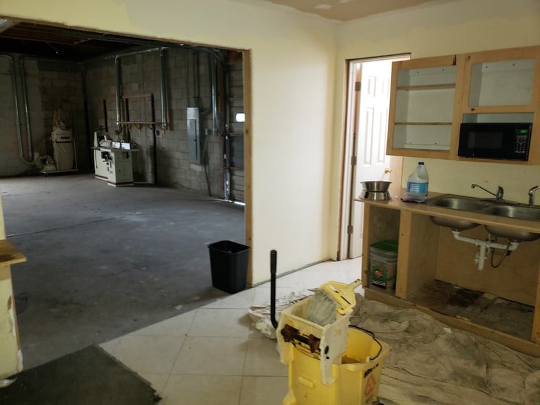 More Photos Of 1110 2nd Ave S, Lake Worth Warehouse For Lease