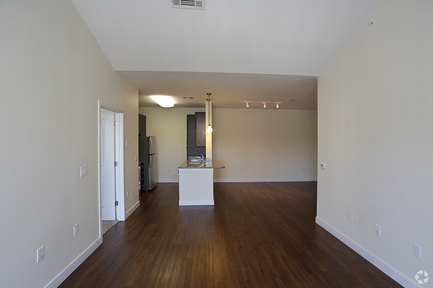 More Photos Of 4 Berry St, North Andover Apartments For Lease