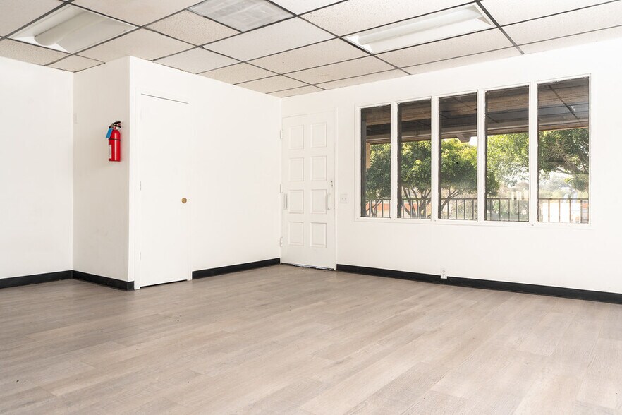 More Photos Of 4650 Border Village Rd, San Ysidro Office For Lease