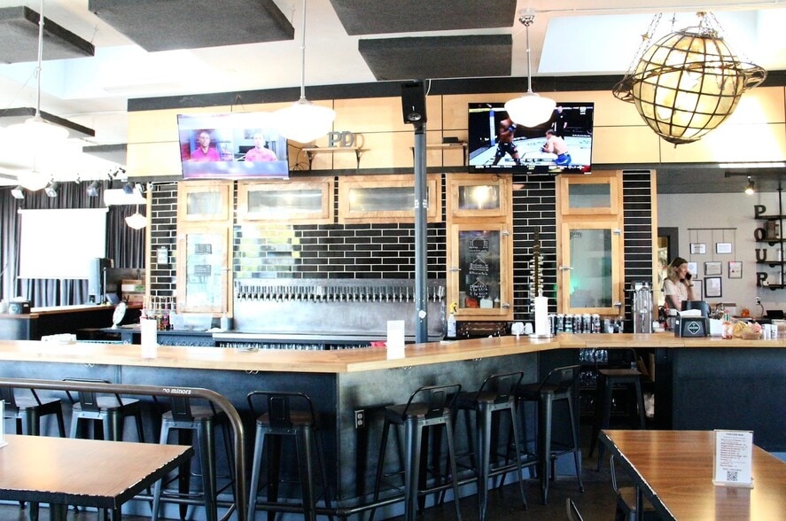 More Photos Of 8000 15th Ave NW, Seattle Restaurant For Lease