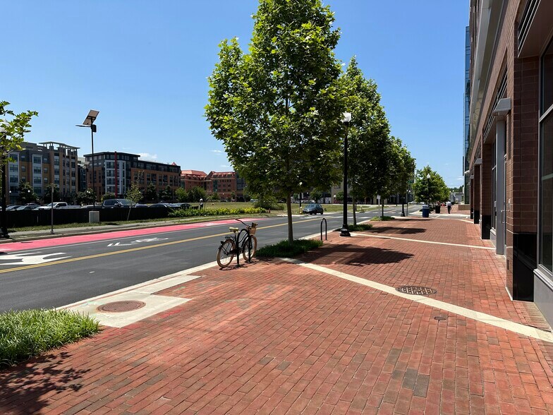 More Photos Of 3000 Potomac Ave, Alexandria Office For Lease