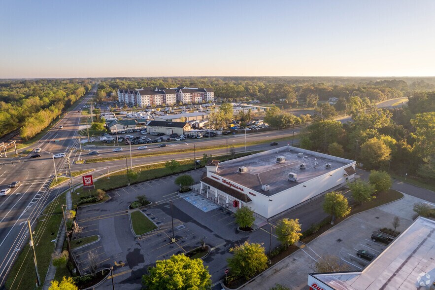 More Photos Of 13125 N Main St, Jacksonville Drugstore For Sale