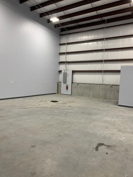 More Photos Of 232 Huttleston Ave, Fairhaven Service For Lease