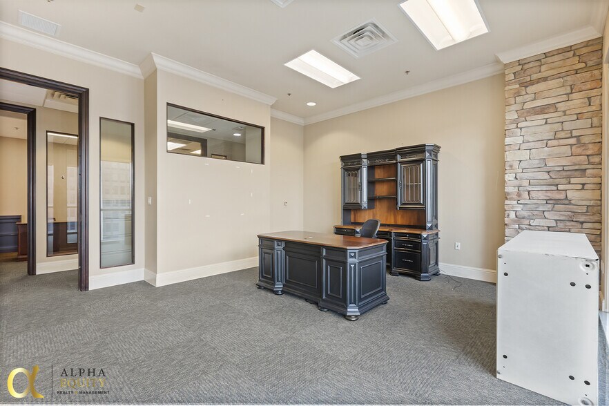 More Photos Of 189 S Orange Ave, Orlando Office Residential For Sale