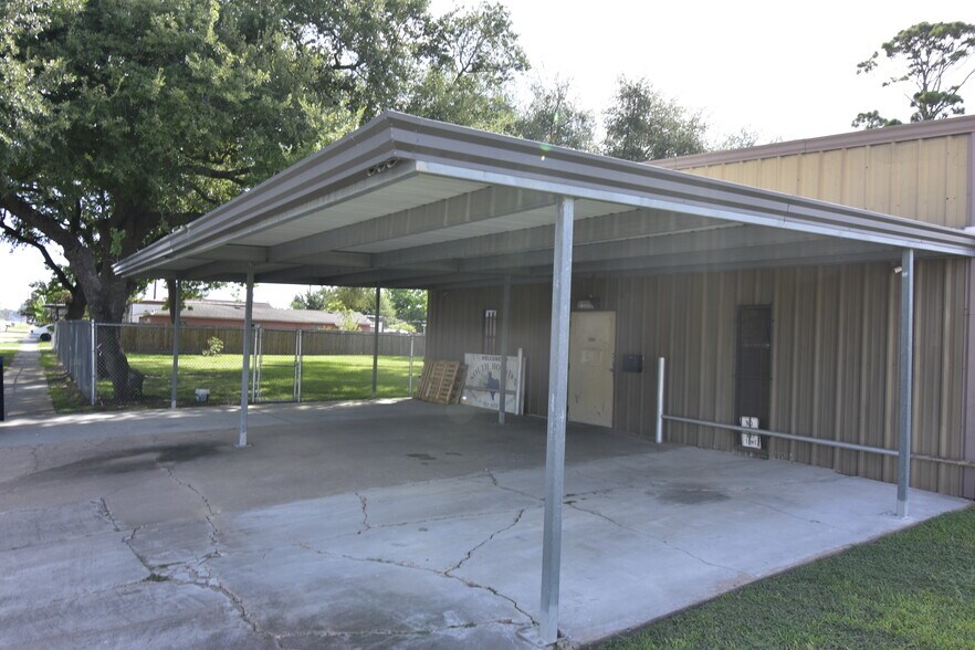 More Photos Of 630 Kentucky St, South Houston Office For Sale