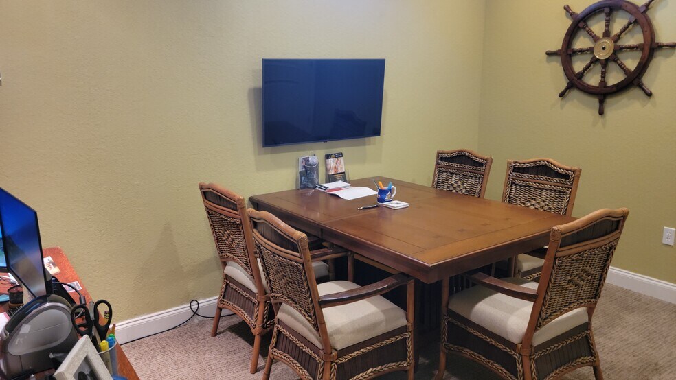 More Photos Of 473 S Indiana Ave, Englewood Coworking Space