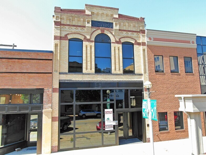 Primary Photo Of 114 N 4th St, Bismarck Restaurant For Lease