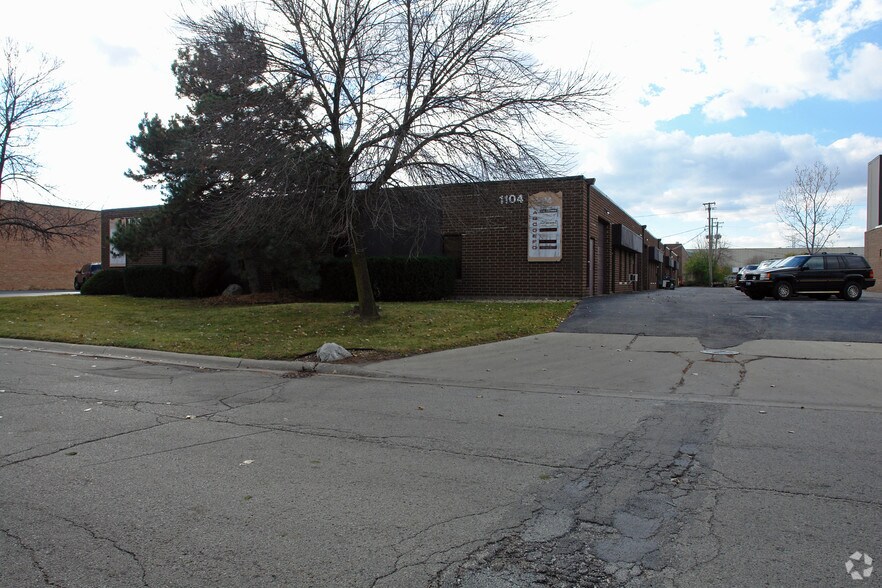More Photos Of 1100-1104 N Ridge Ave, Lombard Warehouse For Lease