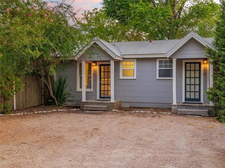 More Photos Of 915 E Cameron Ave, Rockdale Hotel For Sale