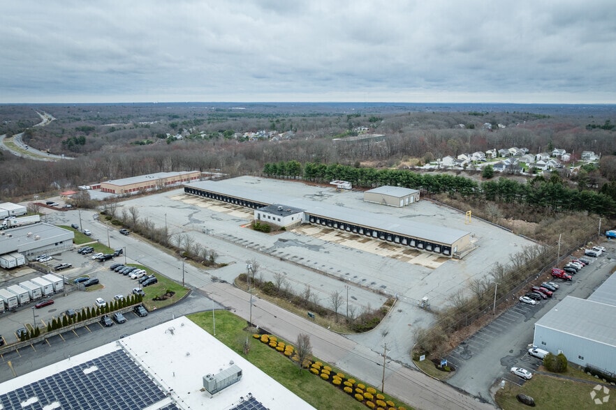 More Photos Of 55 Industrial Rd, Cumberland Truck Terminal For Lease