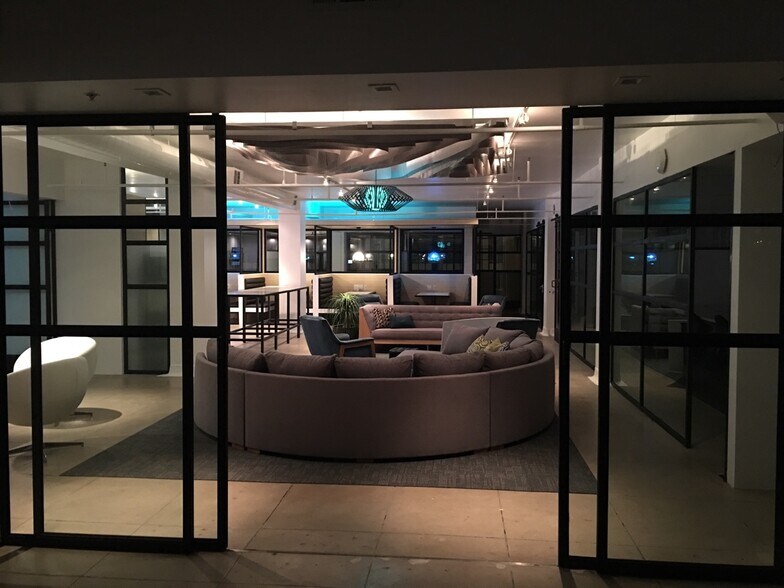 More Photos Of 521-527 W 7th St, Los Angeles Coworking Space