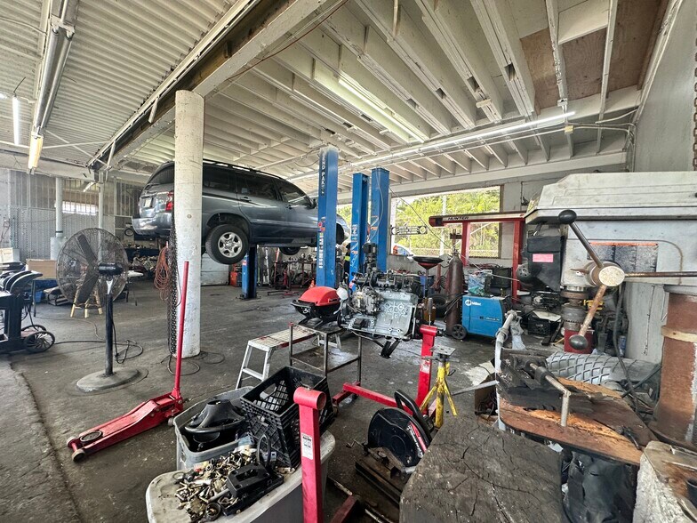 More Photos Of 2223 Pembroke Rd, Hollywood Auto Dealership For Lease