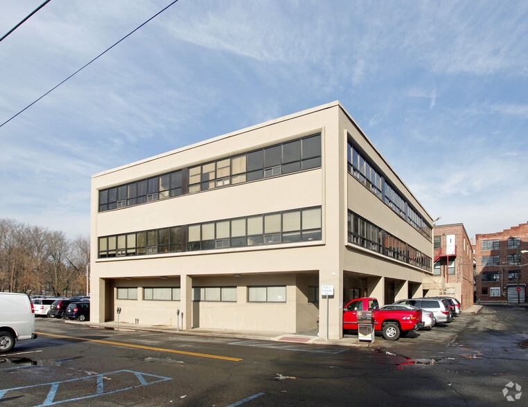 More Photos Of 1 Stone Pl, Bronxville Office For Lease