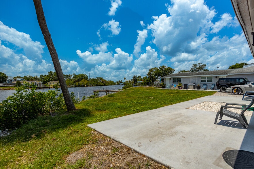 More Photos Of 8820 Rocky Creek Dr, Tampa Apartments For Sale