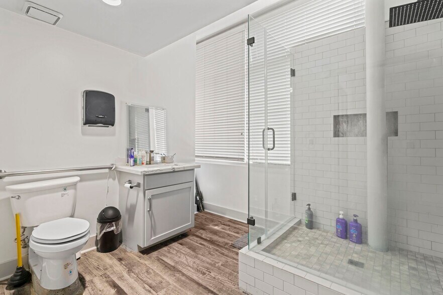 More Photos Of 25010 Oakhurst Dr, Spring Medical For Sale