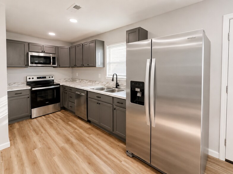 More Photos Of 191 Railroad St, Phil Campbell Dormitory For Sale
