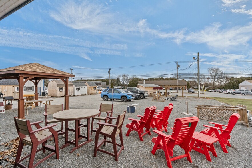 More Photos Of 1960 E Main Rd, Portsmouth Freestanding For Sale