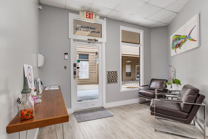 More Photos Of 913 Gulf Breeze Pky, Gulf Breeze Storefront Retail Office For Sale