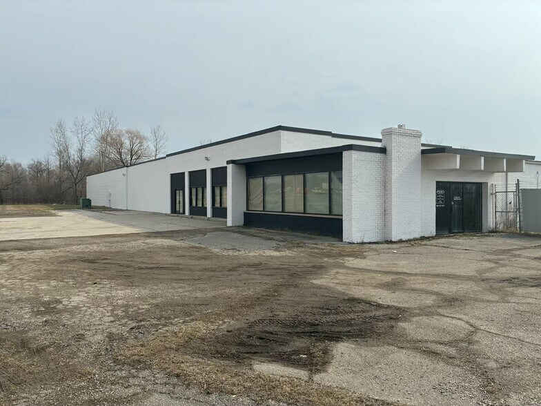 Primary Photo Of 65700 Gratiot Ave, Lenox Service For Lease