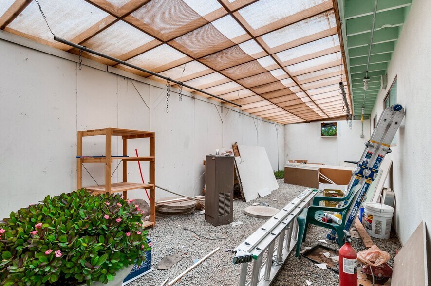 More Photos Of 1450-1454 E 6th St, Beaumont General Retail For Sale