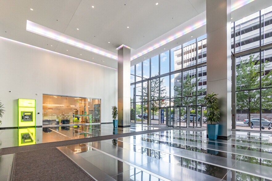 More Photos Of 615 S College St, Charlotte Office For Lease