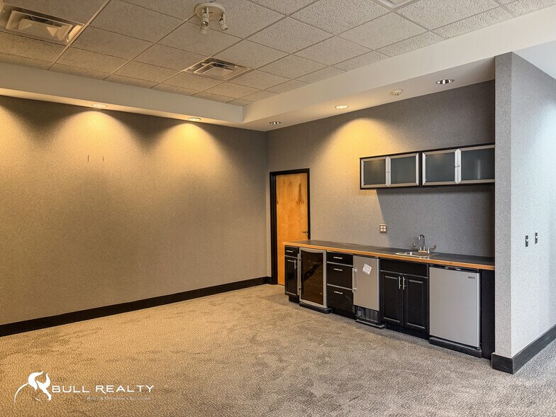 More Photos Of 155 Hunt Dr, Rossville Warehouse For Sale