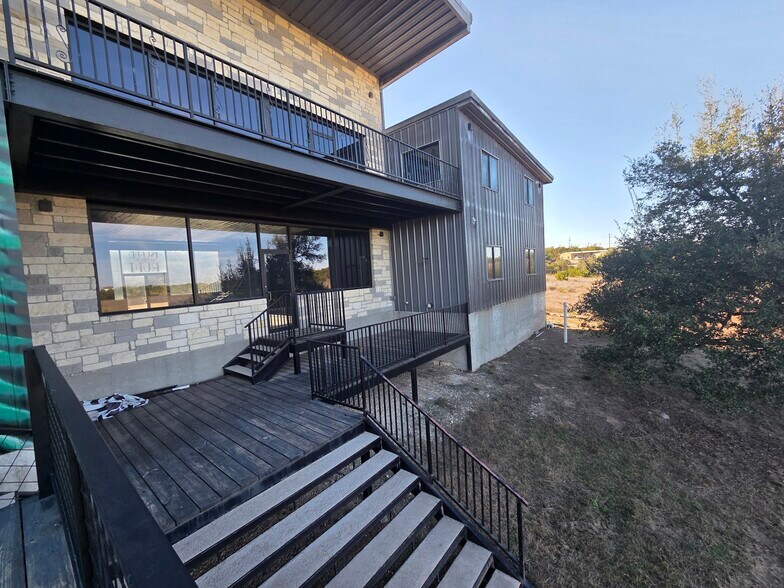 More Photos Of 231 Frog Pond Ln, Dripping Springs General Retail For Sale