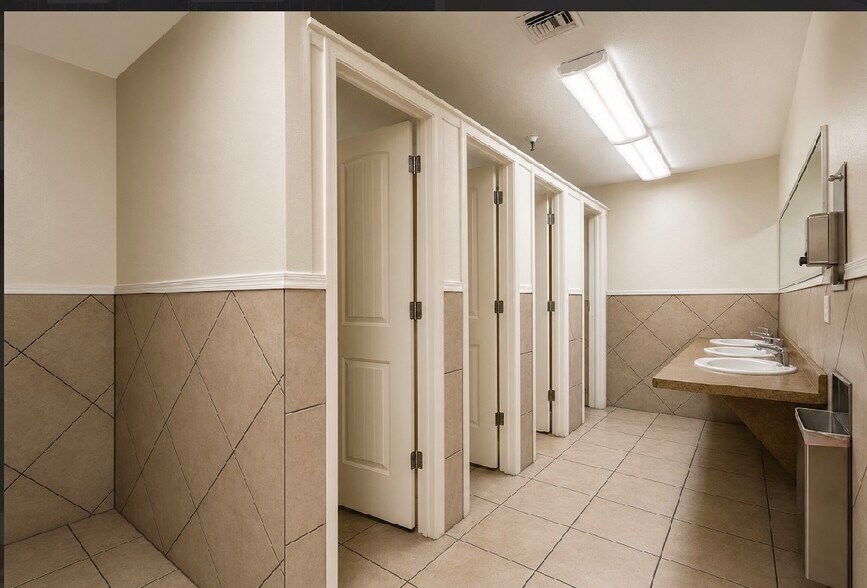 More Photos Of 1609 W 17th St, Tempe Manufacturing For Sale