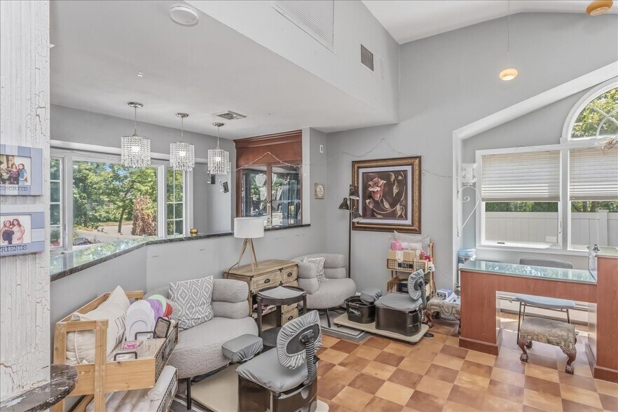 More Photos Of 774 Townline Rd, Hauppauge Research And Development For Sale
