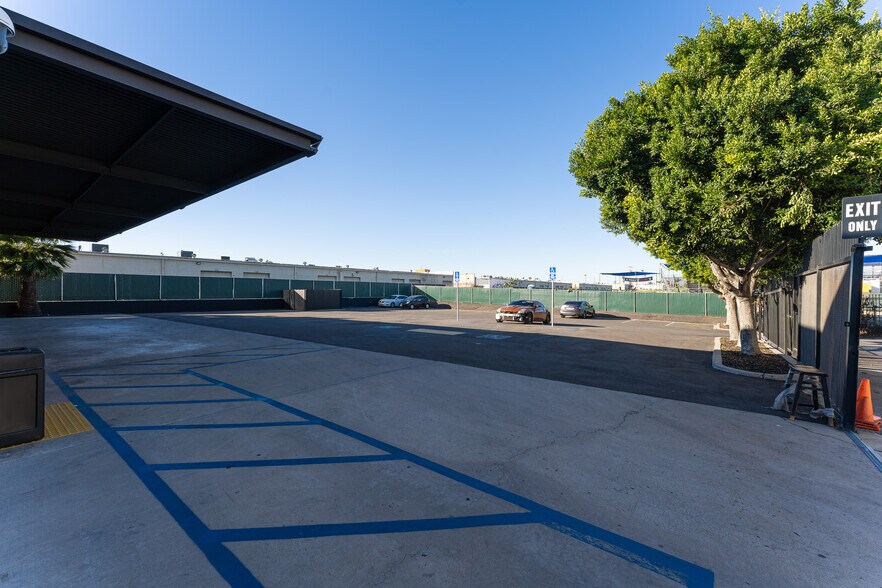 More Photos Of 1090 S Arrowhead Ave, San Bernardino Freestanding For Lease