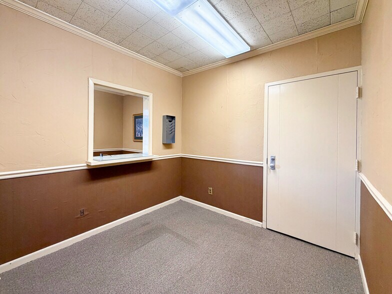 More Photos Of 906 Wilson St NE, Decatur Coworking Space