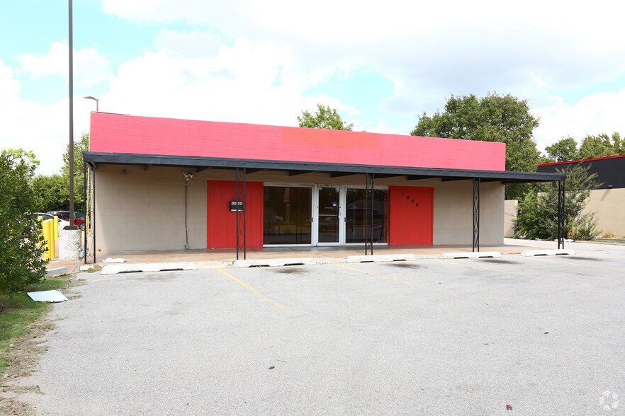 More Photos Of 1829 W Main St, Norman Freestanding For Sale