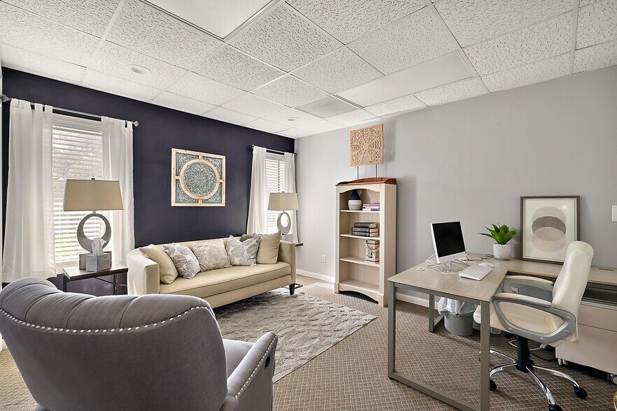 More Photos Of 609 W Montrose St, Clermont Office For Sale