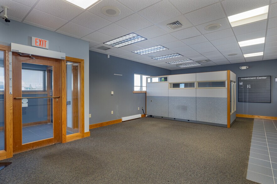 More Photos Of 927 E Main St, Winneconne Office For Sale