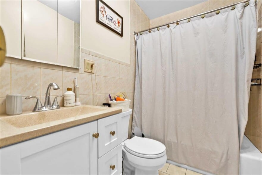 More Photos Of 10717 Metropolitan Ave, Forest Hills Flex For Sale