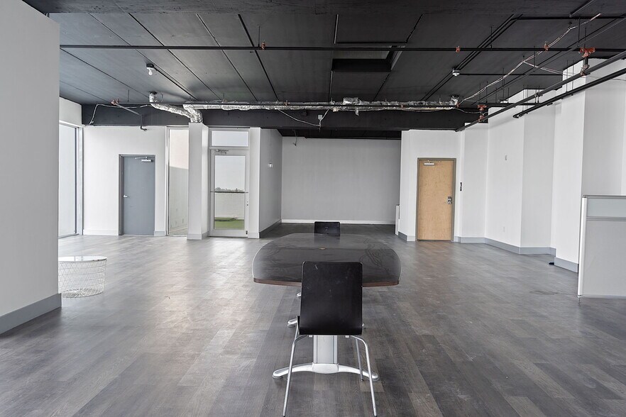 More Photos Of 10450 NW 33rd St, Doral Office For Sale