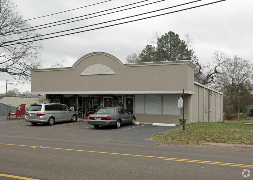 More Photos Of 133-135 Commerce St, Hernando Freestanding For Lease