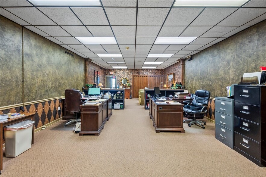 More Photos Of 111 W Commerce St, Lewisburg Bank For Sale