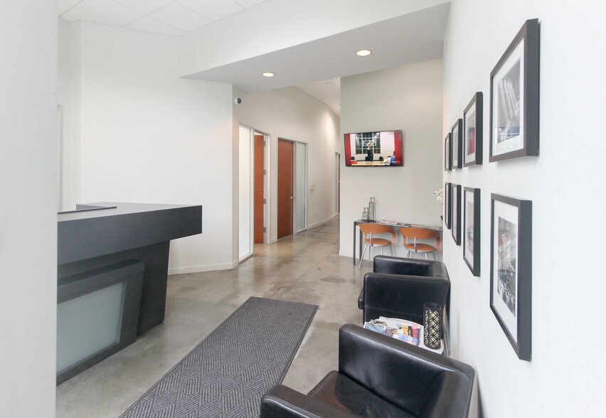 More Photos Of 28005 Smyth Dr, Santa Clarita Loft Creative Space For Lease