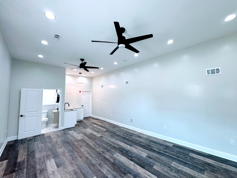 More Photos Of 1500 W Loudon St, Philadelphia Office Residential For Lease