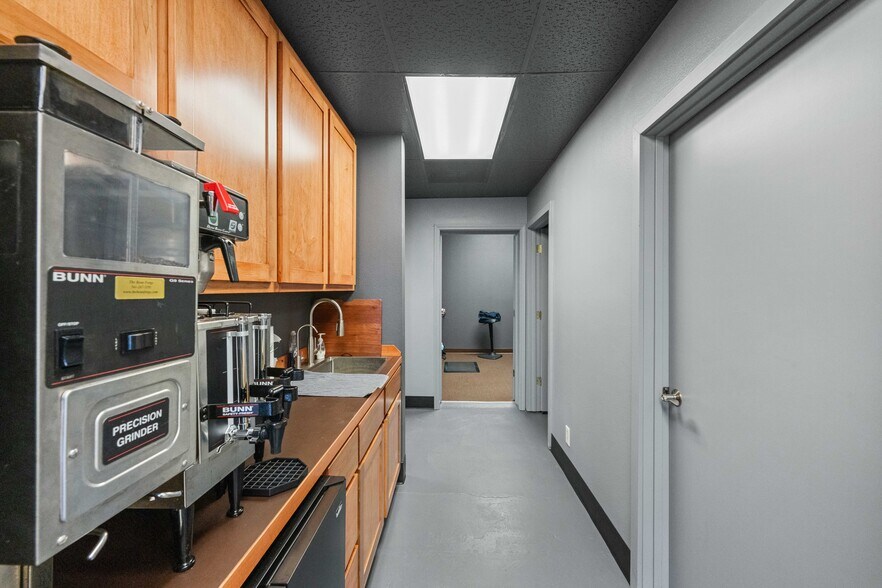 More Photos Of 340 Central Ave, Coos Bay Medical For Sale